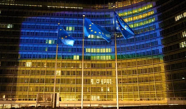 Зградата Берлејмонт осветлена со украинското знаме, по повод нападот на Русија против Украина/ Фото: Wikimedia Commons