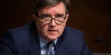 ЏЕМС О’БРАЈАН Колку многу искуство на Балканот кај само еден политичар!