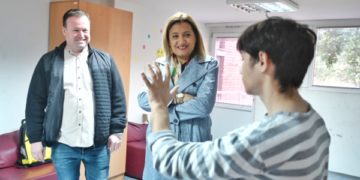 Министерката за труд и социјална политика, Јованка Тренчевска, Дневен центар за аутизам, октомври 2022 (фото извор: Прес сервис на Влада)